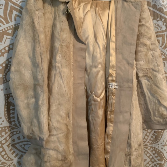 Cream-colored Faux Fur jacket - Picture 2 of 4